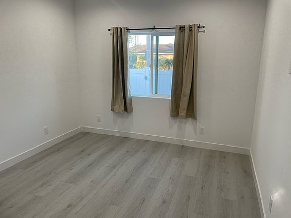 5th image of 18707 Cranbrook Ave