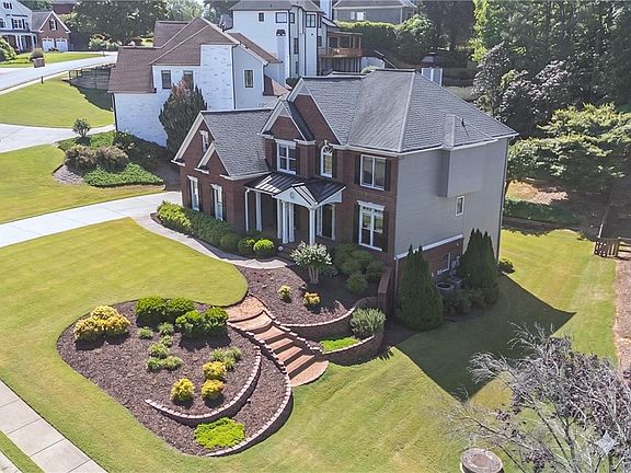 2nd image of 5390 Avonshire Ln