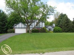 973 Manderly Dr, Milford, MI 48381