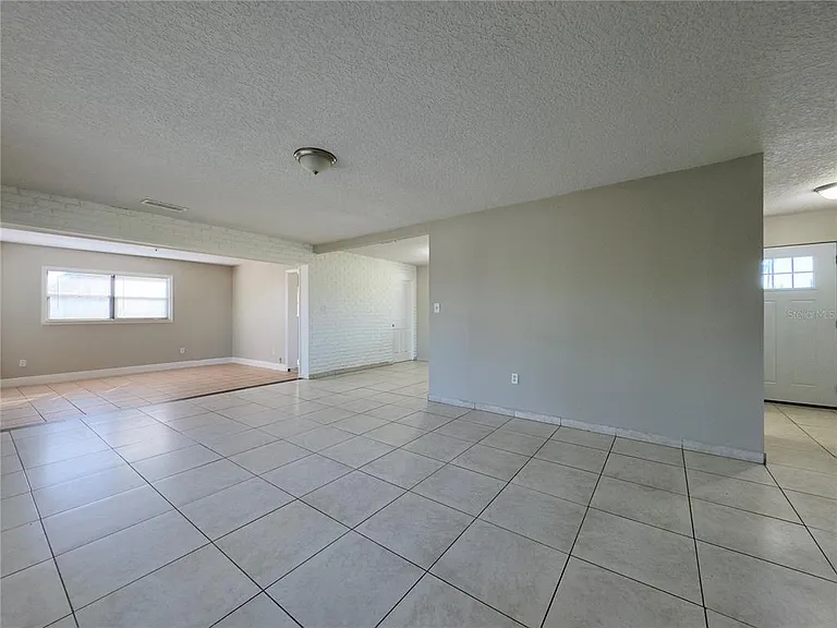 1219 Browning Ave — Photo 10