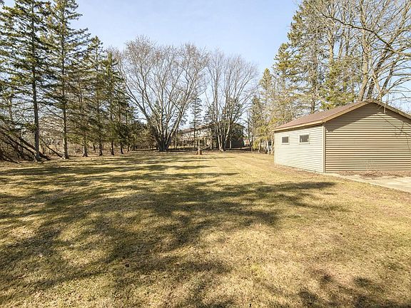 3rd image of 745 North Green Bay ROAD