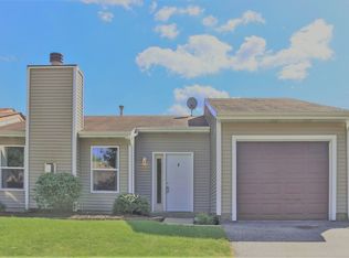 8 Honeybear Ln, Romeoville, IL 60446