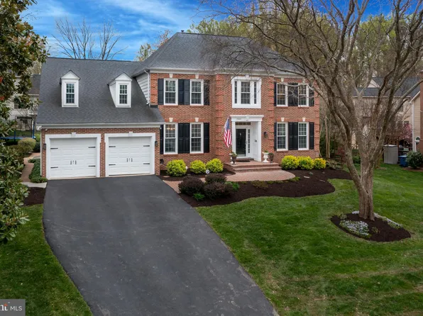 8644 Oak Chase Cir, Fairfax Station, VA 22039