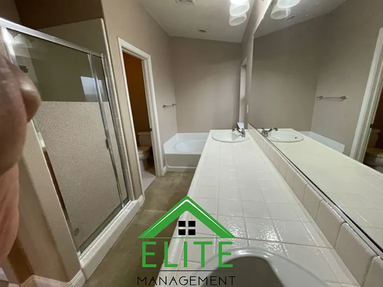 2128 Horseshoe Glen Cir — Photo 19