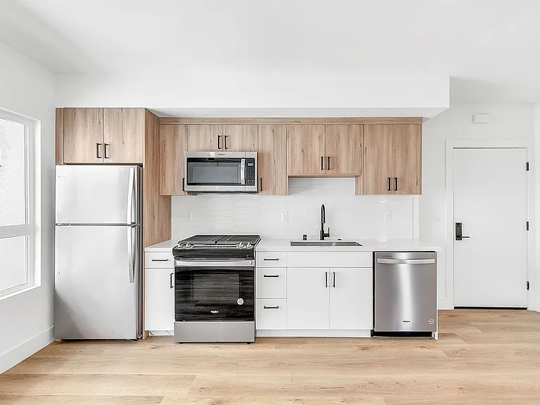 914 7th St — Photo 25