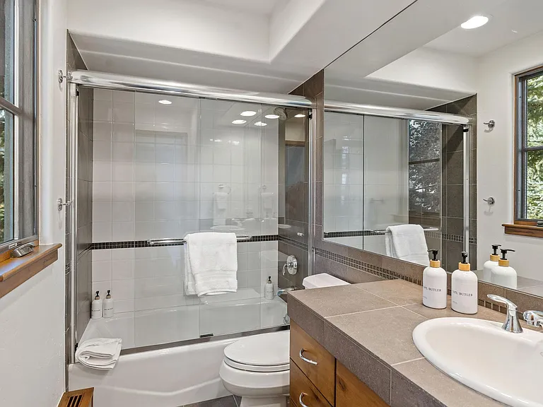132 W Meadow Dr — Photo 10