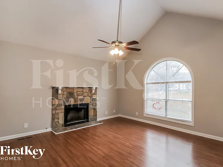 2570 Paul Thomas Dr — Photo 2