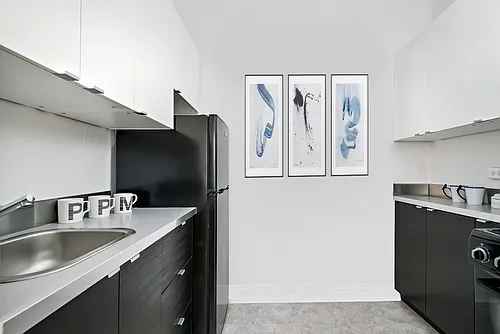634 W. Cornelia Photo 1