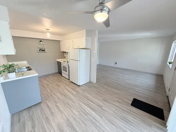 10812 SE Stark St APT 2, Portland, OR 97216