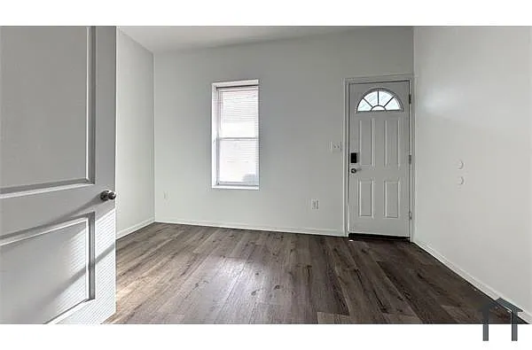 Building Photo - 5513 Ludlow St