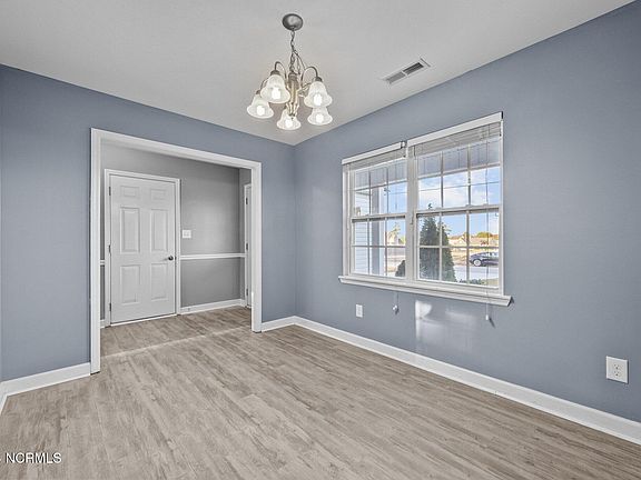 3rd image of 152 Rosemary Avenue