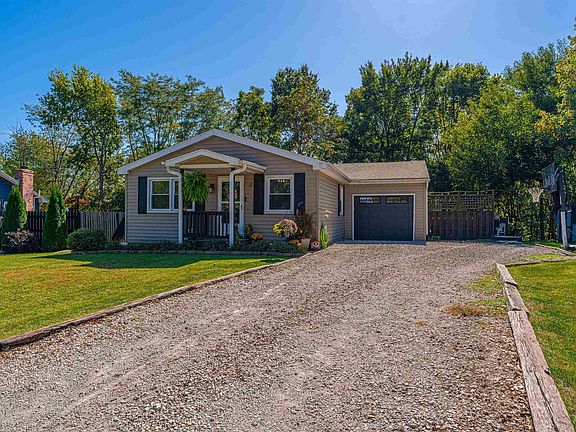 2nd image of 5 Willow Dr