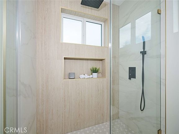 4th image of 7219 Fallbrook Ave