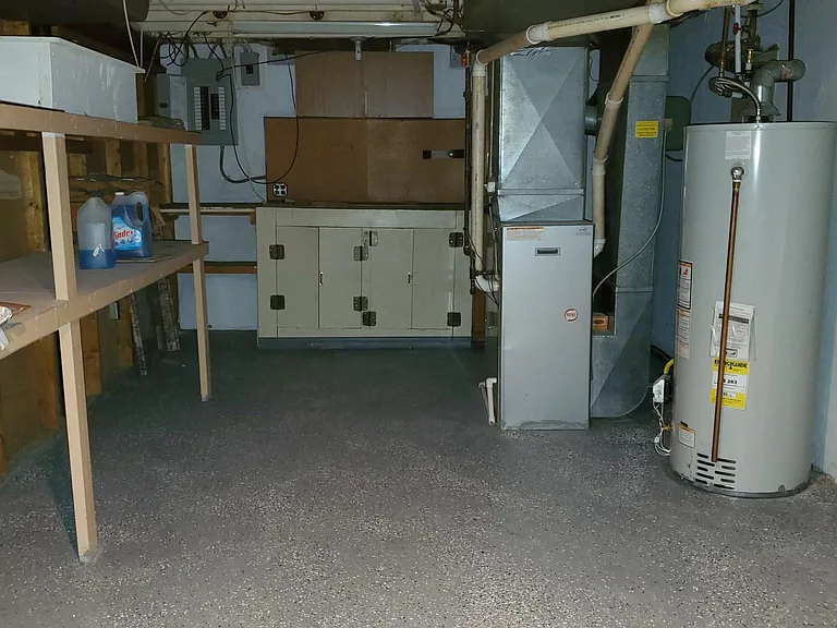 8952 Harvey St — Photo 15