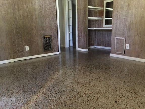 5th image of 658 Manor Dr APT 8