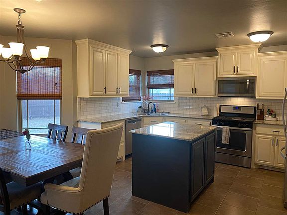 5th image of 414 E Pams Dr