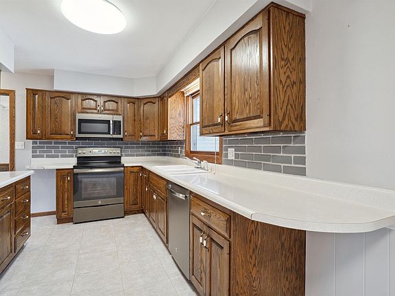 4th image of 3201 Pridemore Dr