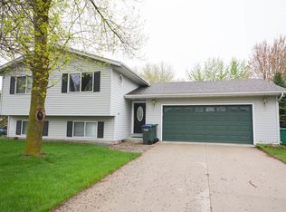 6022 Hillsboro Ln NW, Rochester, MN 55901