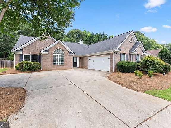 3rd image of 198 Blue Grass Dr