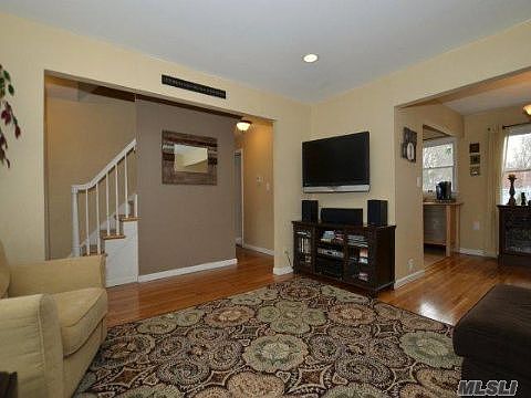 3rd image of 41 Monmouth Dr