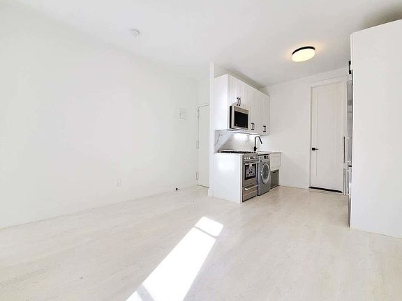 5th image of 750 Washington Ave #3R