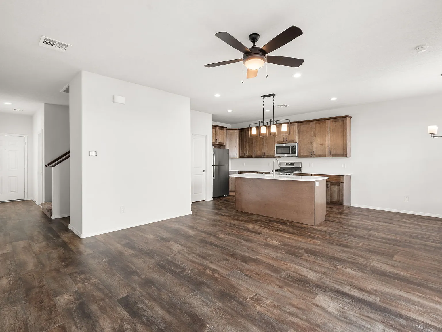 3 bed, 1731 sqft, $2,750 — Photo 2