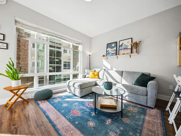 2465 Wilson Ave #301, Pt Coquitlam, BC V3C 0E6