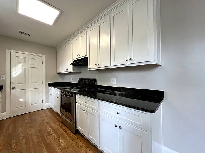 319 Howard St — Photo 14