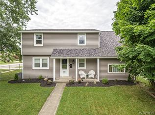 160 Phyllis Dr, West Seneca, NY 14224
