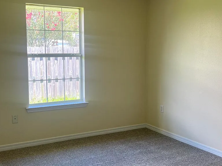 2154 Castle Grove Dr — Photo 13