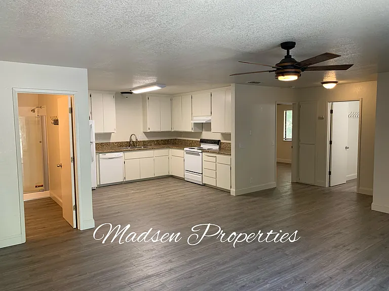 1340 West 4th Street - 4 — Photo 8