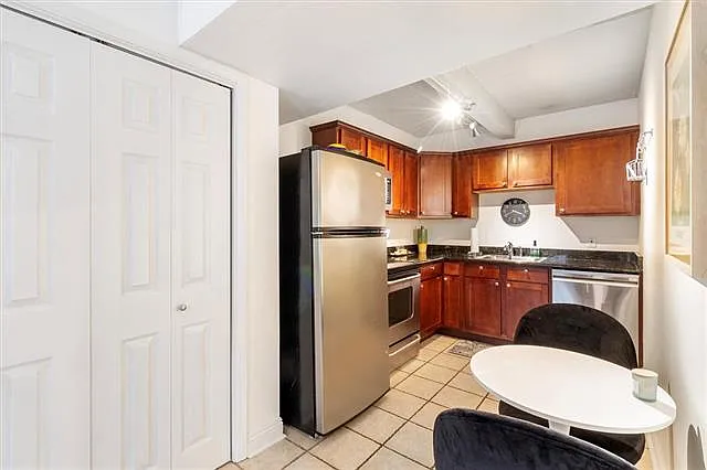 3300 Saint Charles Ave #4 — Photo 4