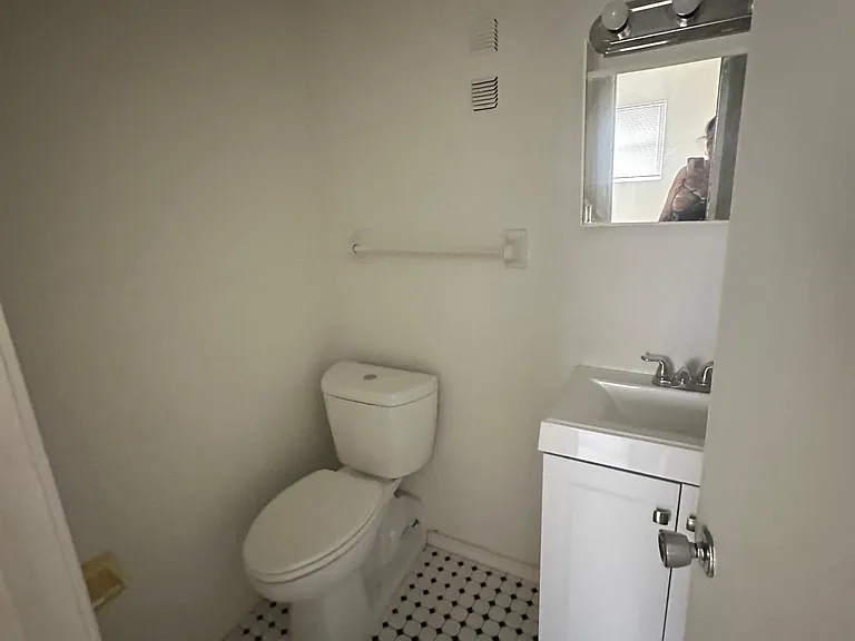 2135 Virginia Ave #13 — Photo 6