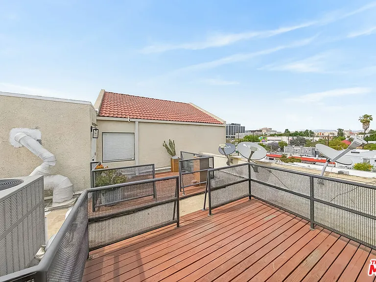 1118 Valencia St #310 — Photo 18