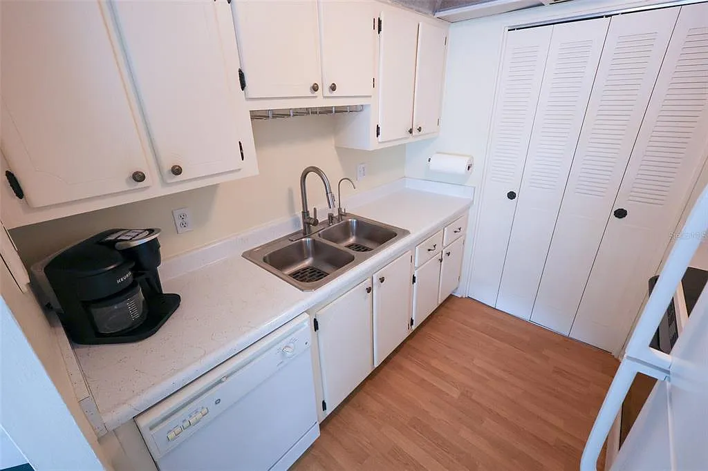 2 bed, 2.0 bath, 964 sqft, $1,600 — Photo 4