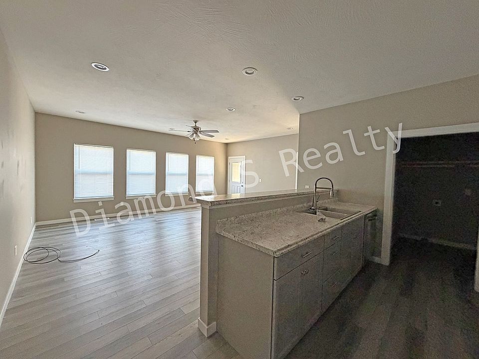 2nd image of 2204 Regan Cir