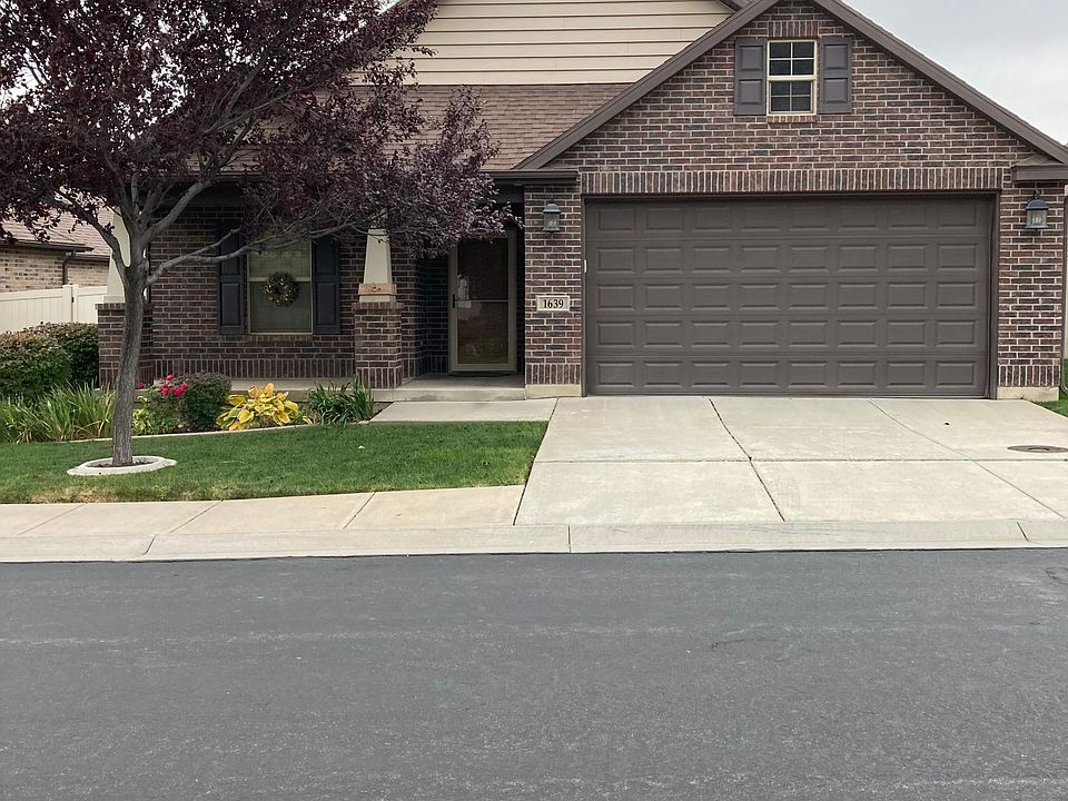 Front of home with beautiful view of the mountains
