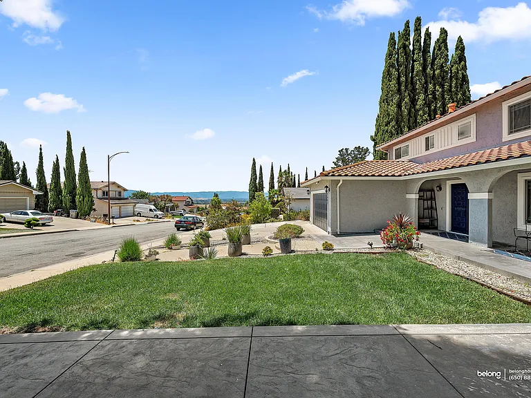 3661 Slopeview Dr — Photo 4
