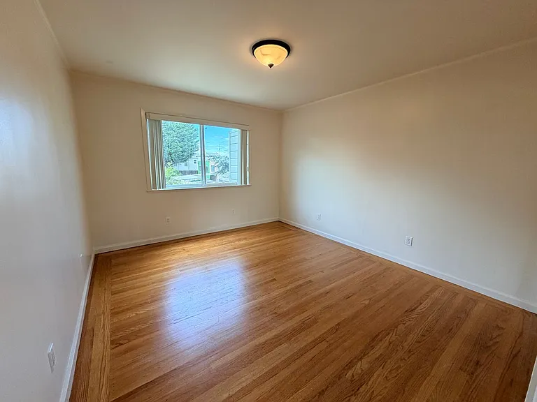 1724 Burrows St — Photo 6