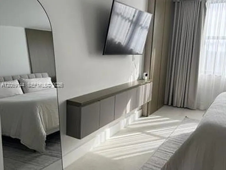 2333 Brickell Ave #CU-2512 — Photo 9