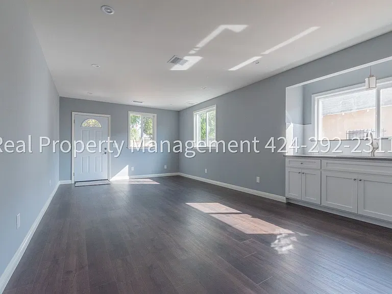 1352 E 23rd Street — Photo 45
