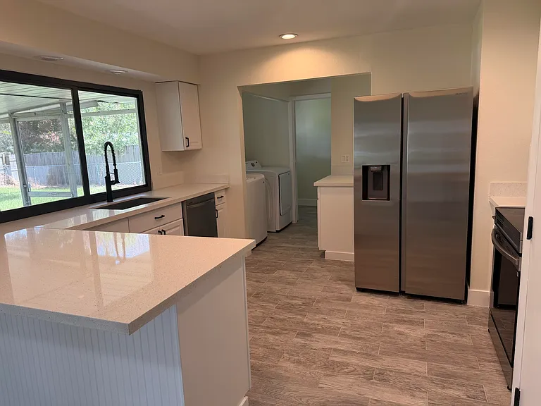 1117 SE Stewart Rd — Photo 2