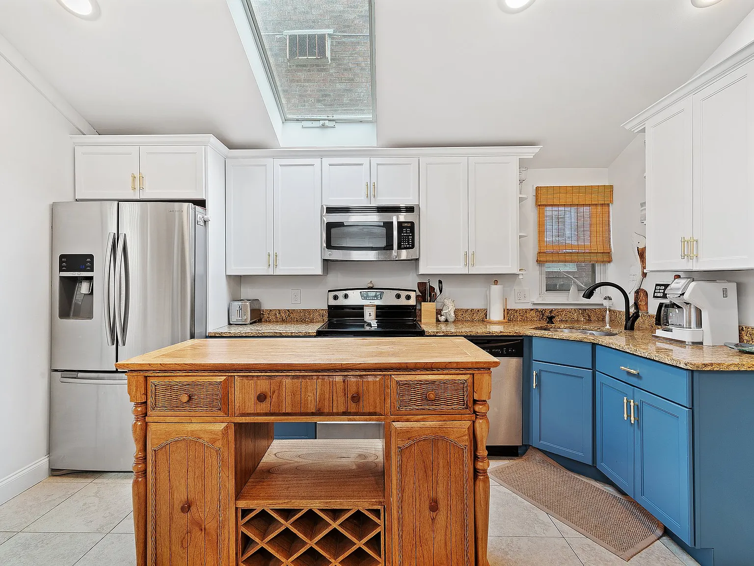 2 bed, 900 sqft, $2,500 — Photo 2