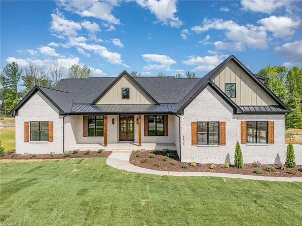 8800 Knoll Creek Ct, Oak Ridge, NC 27310