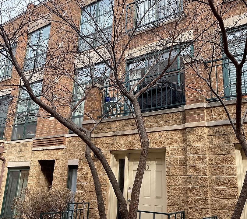 1st image of 2501 N Wayne Ave APT 19