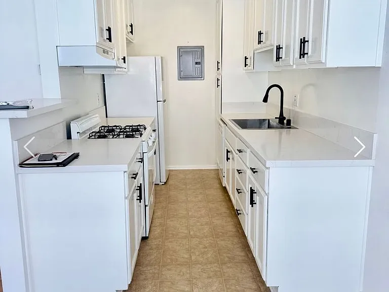 1711 Granville Ave. — Photo 6