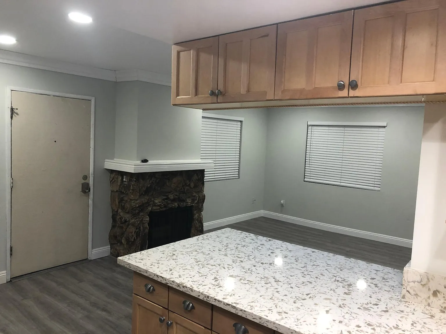 3 bed, 1038 sqft, $3,100 — Photo 3