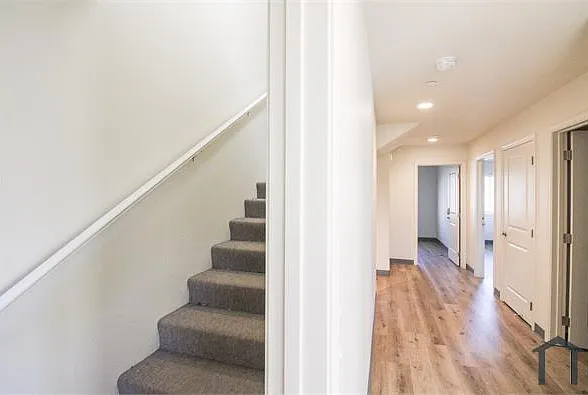 223 N School St #E — Photo 17