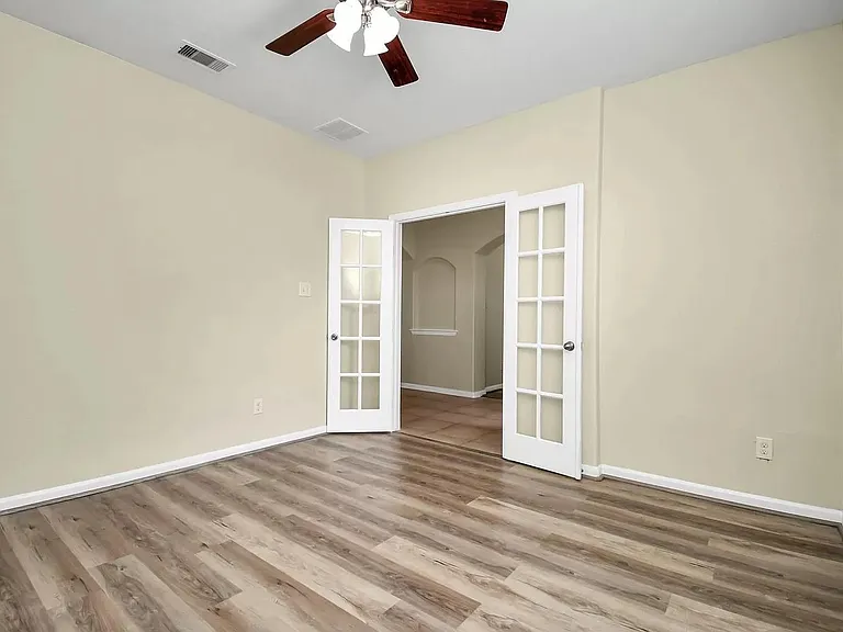 6315 Bain Dr — Photo 8