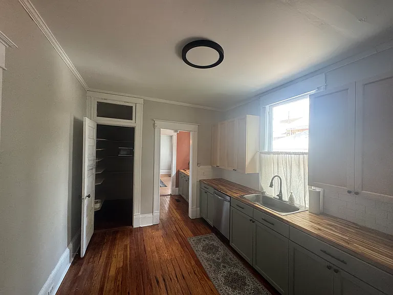 130 Clisby Pl — Photo 6